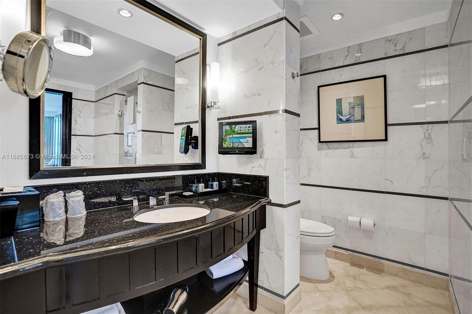4391 Collins Ave 915 photo 24