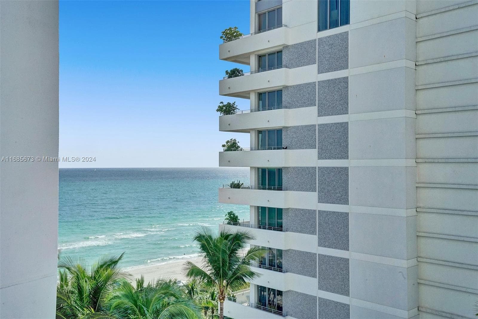 4391 Collins Ave 915 photo 4