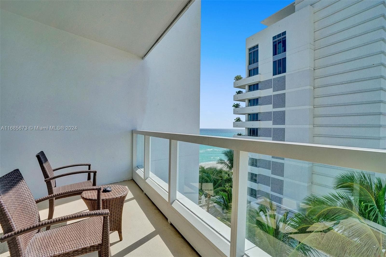 4391 Collins Ave 915 photo 8
