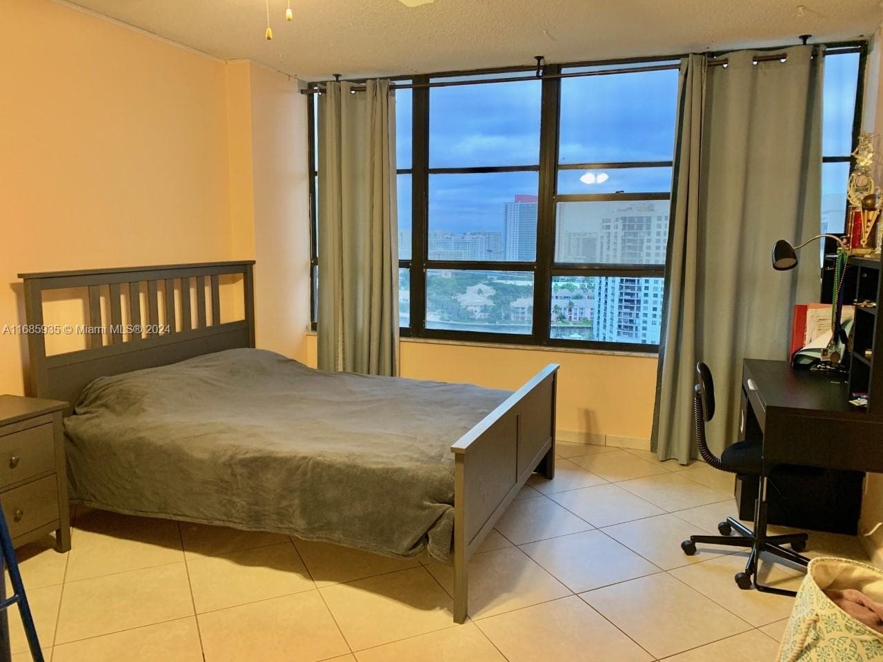 600 Three Islands Blvd 1817 photo 4