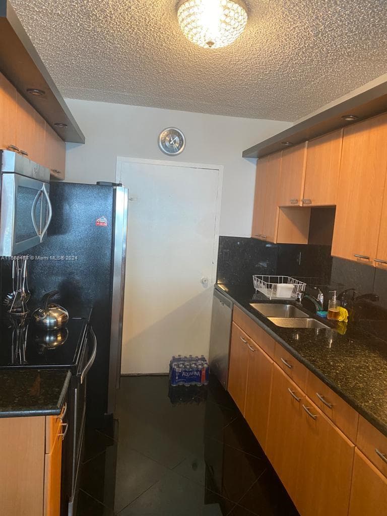 5401 Collins Ave 412 photo 23
