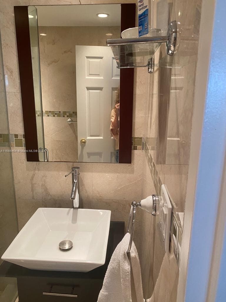5401 Collins Ave 412 photo 7