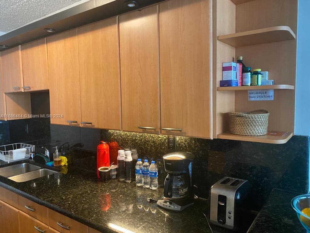 5401 Collins Ave 412 photo 24