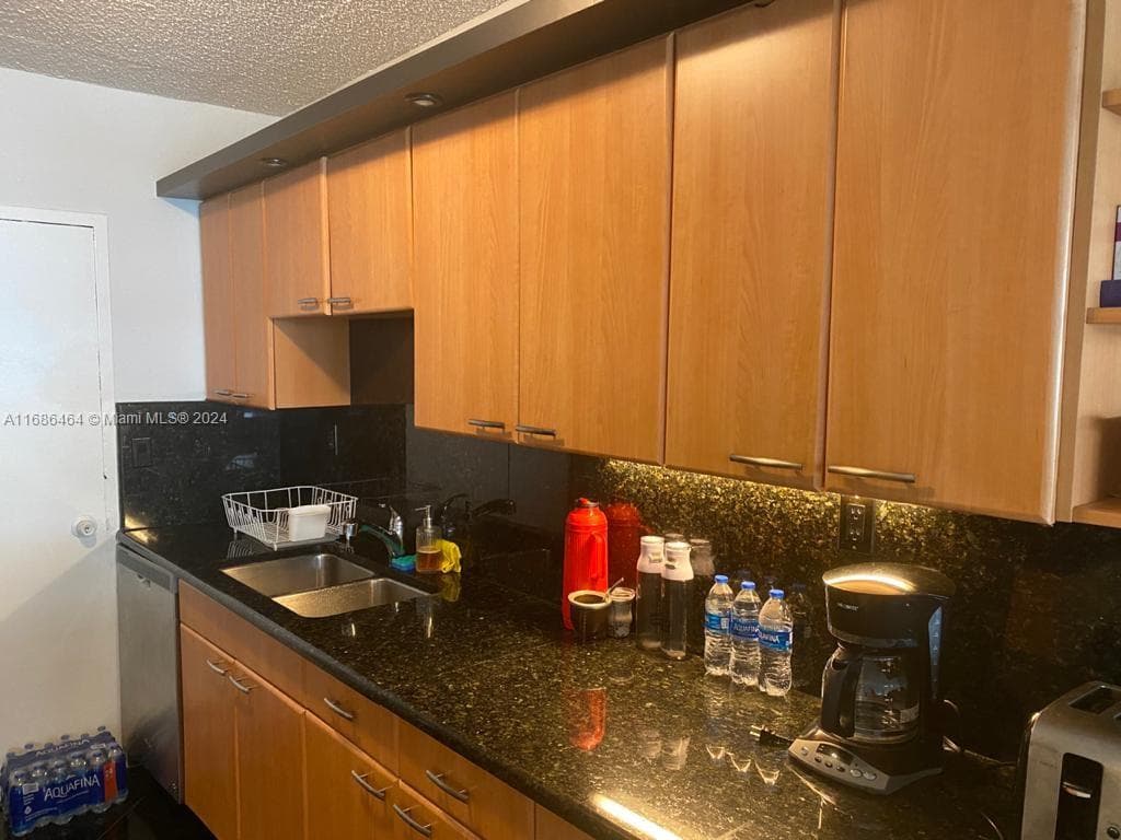 5401 Collins Ave 412 photo 25