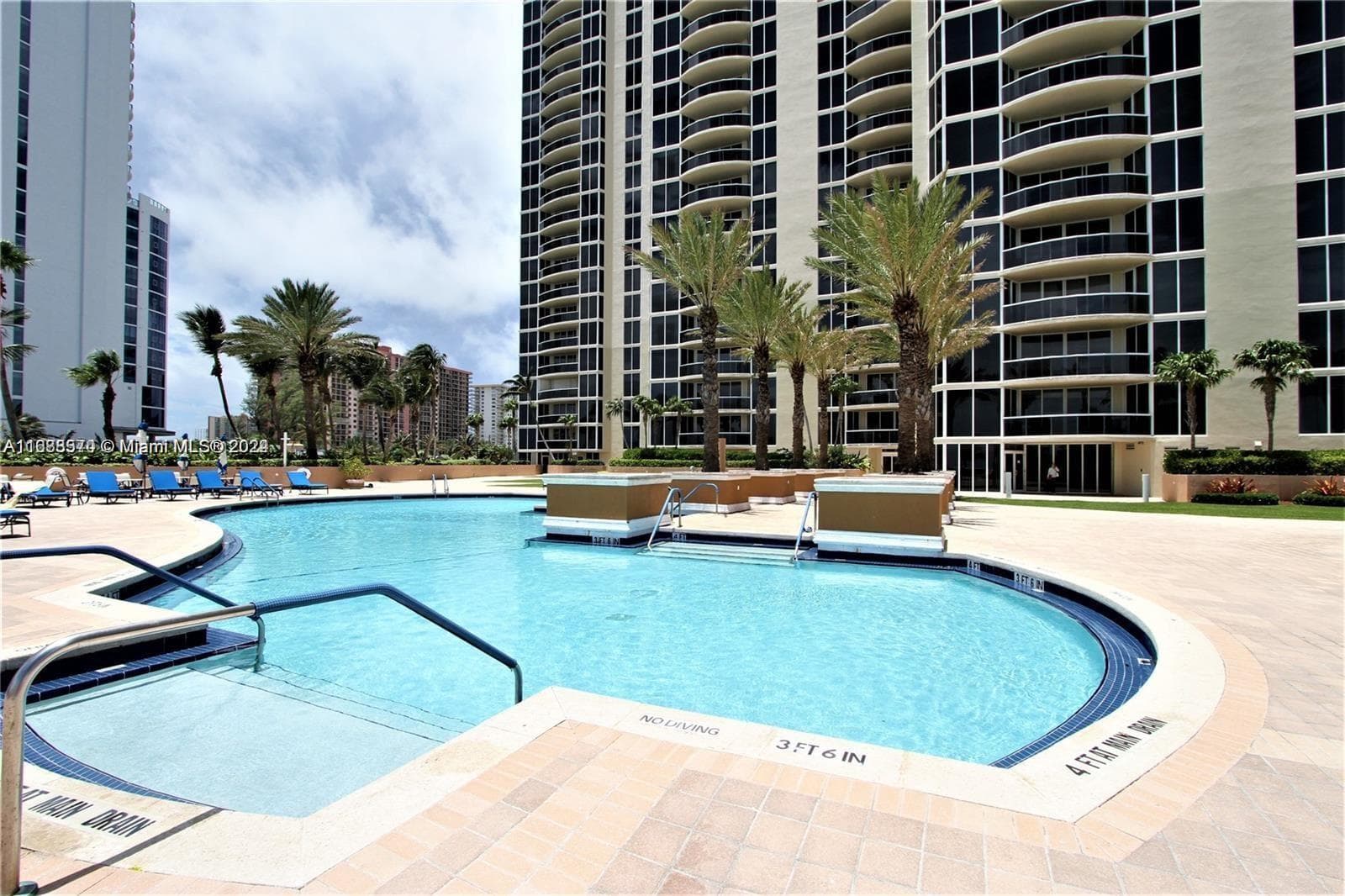 17555 Collins Ave 2502 photo 13