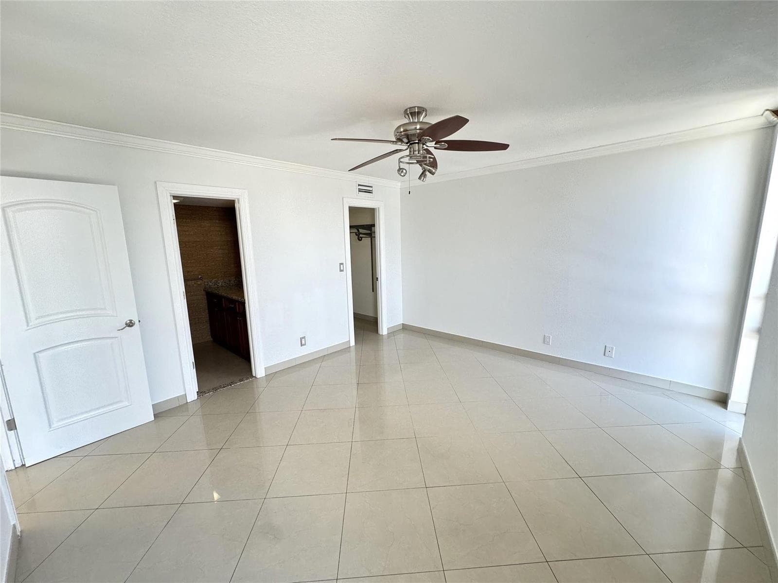 4800 Bayview Drive 406 photo 18