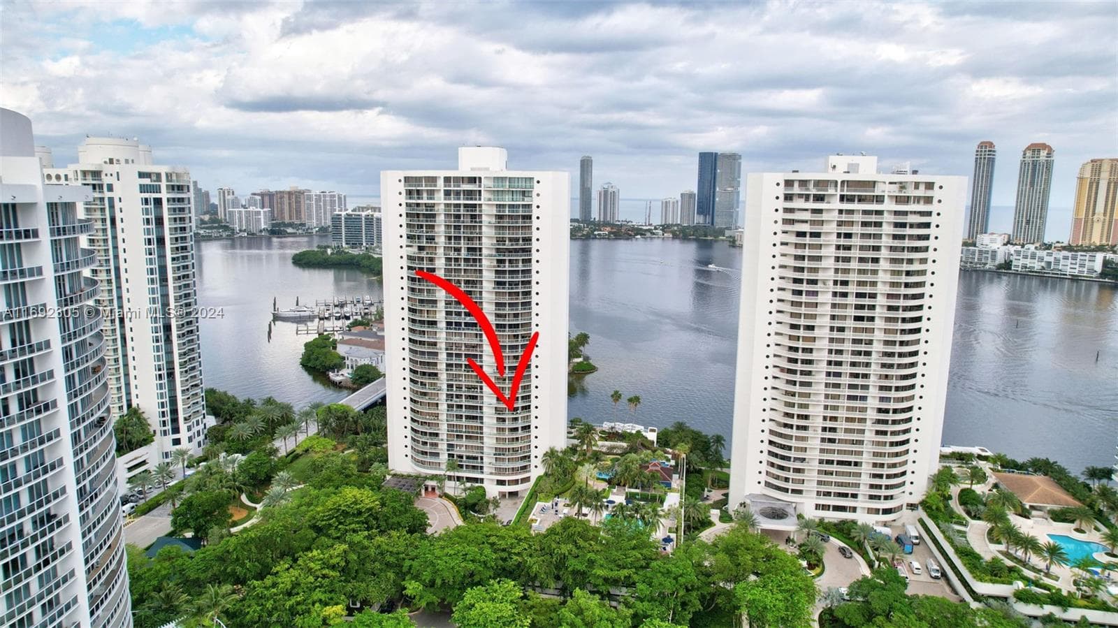 4000 Island Blvd 1002 photo 5