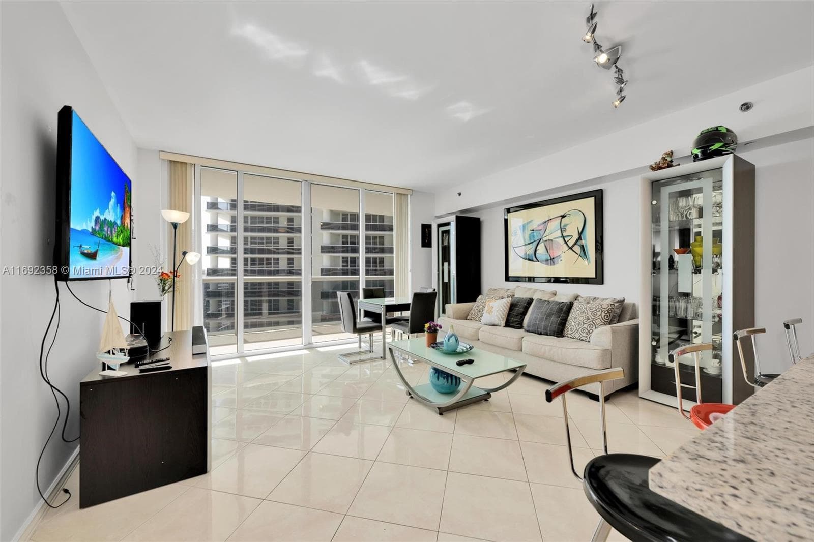 1830 S Ocean Dr 2505 photo 4
