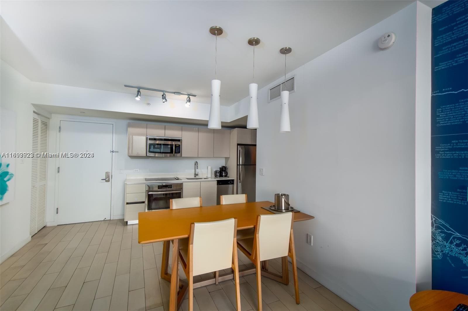 2602 E Hallandale Beach Blvd R1606 photo 3
