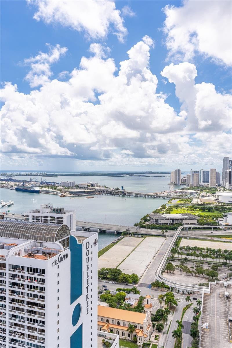 1750 N Bayshore Dr 5014 photo 21