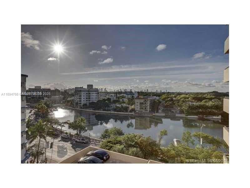 2555 Collins Ave 308 photo 23