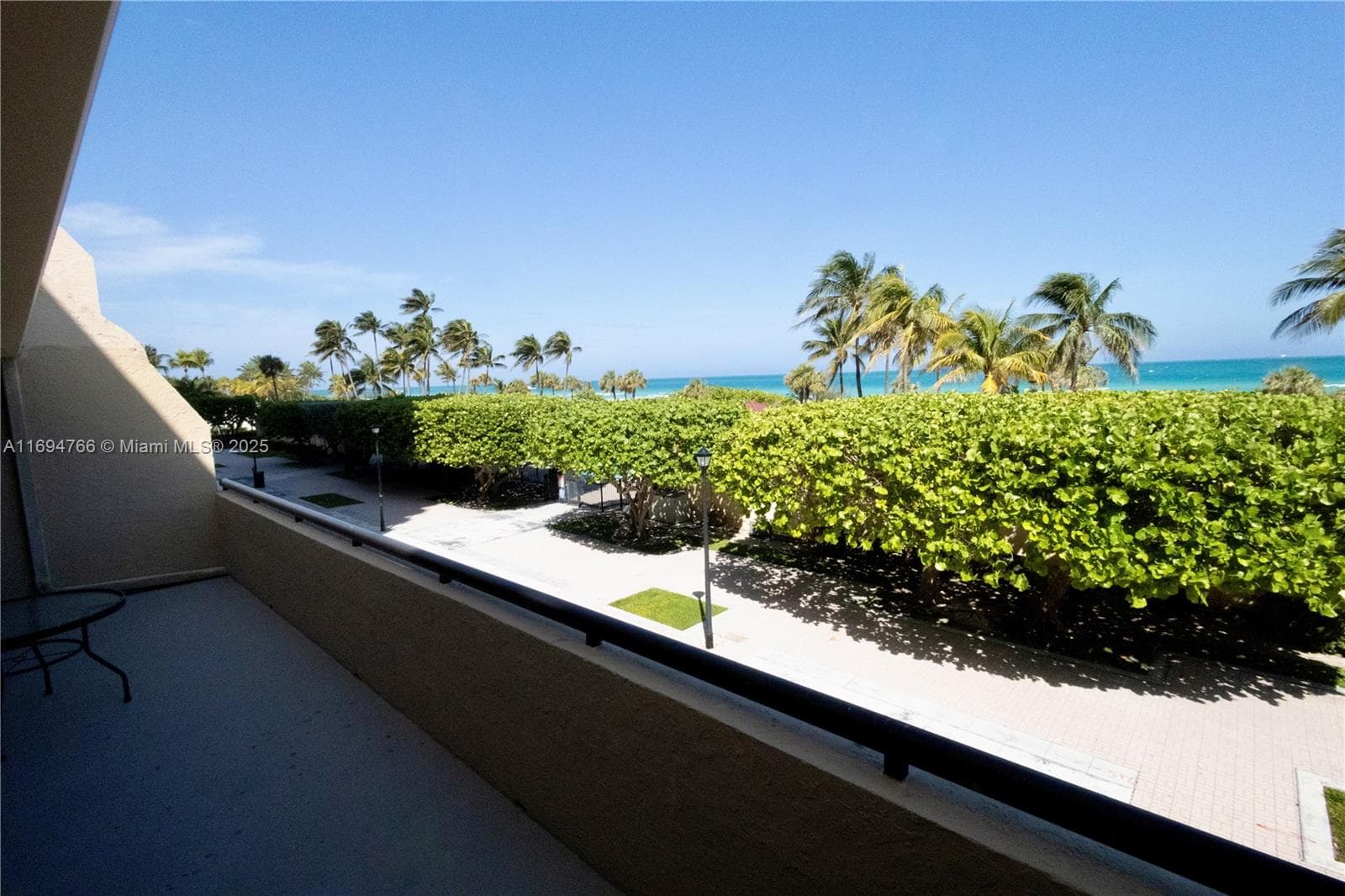 2555 Collins Ave 308 photo 2