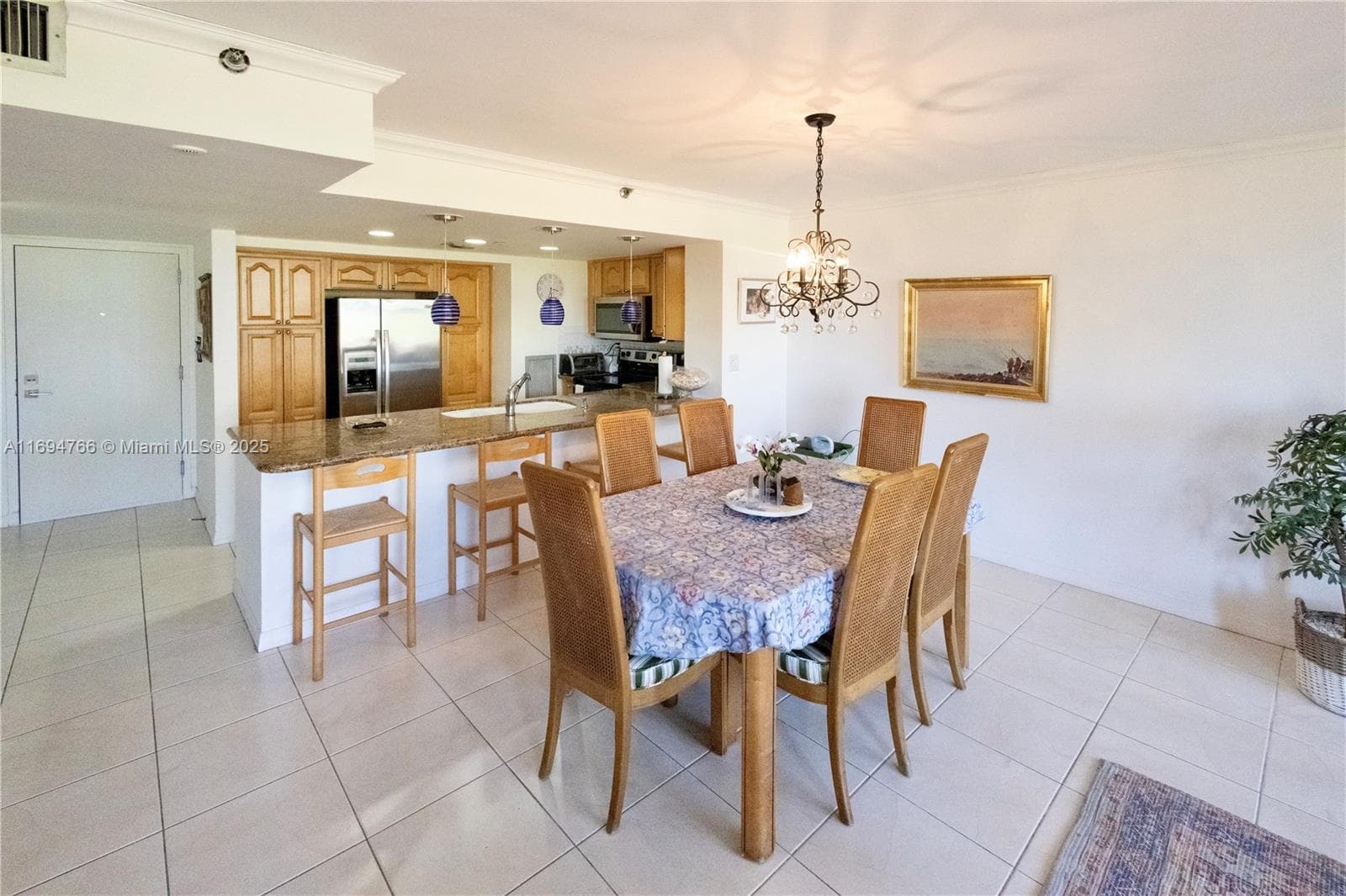 2555 Collins Ave 308 photo 7