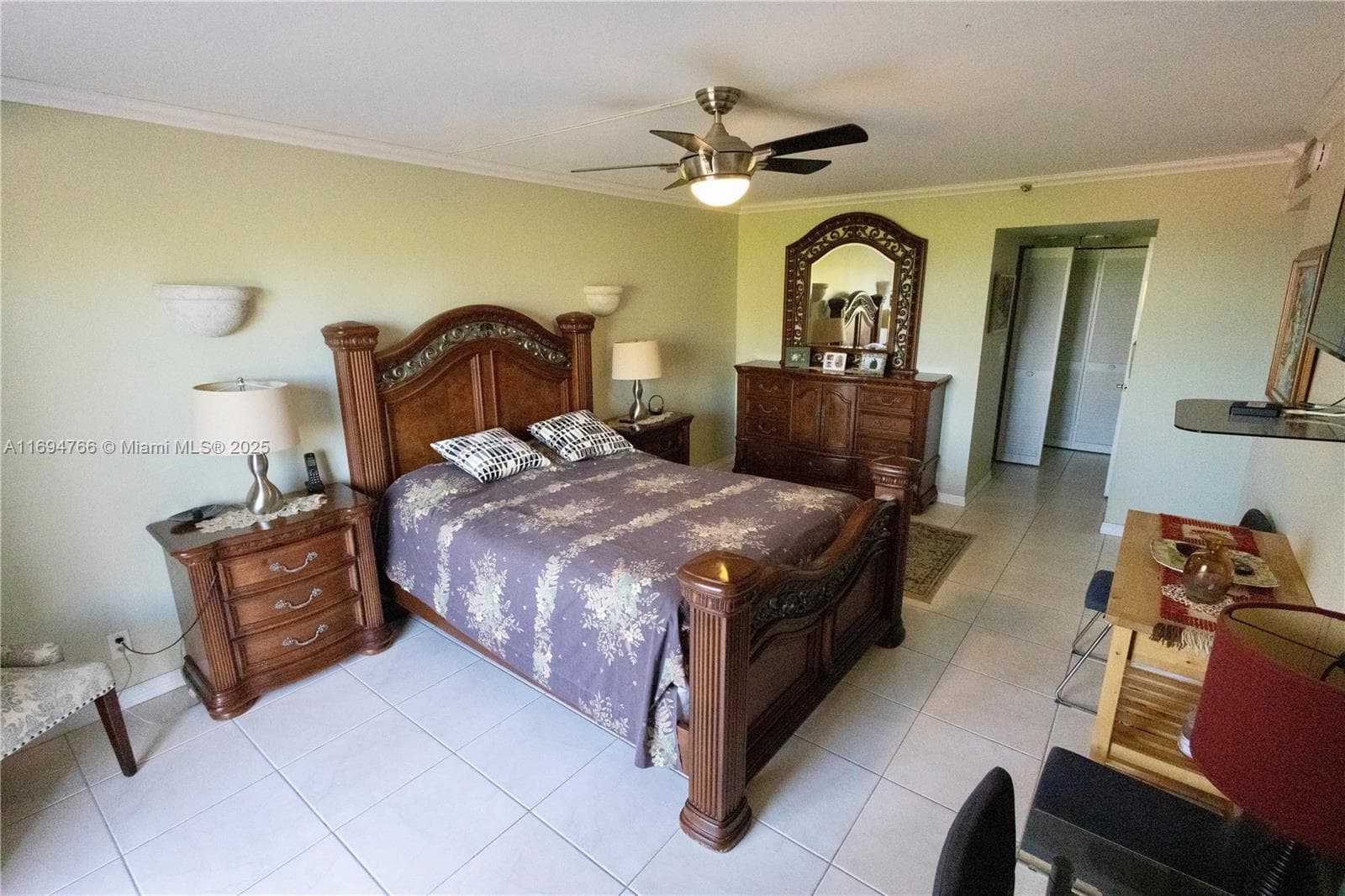 2555 Collins Ave 308 photo 9