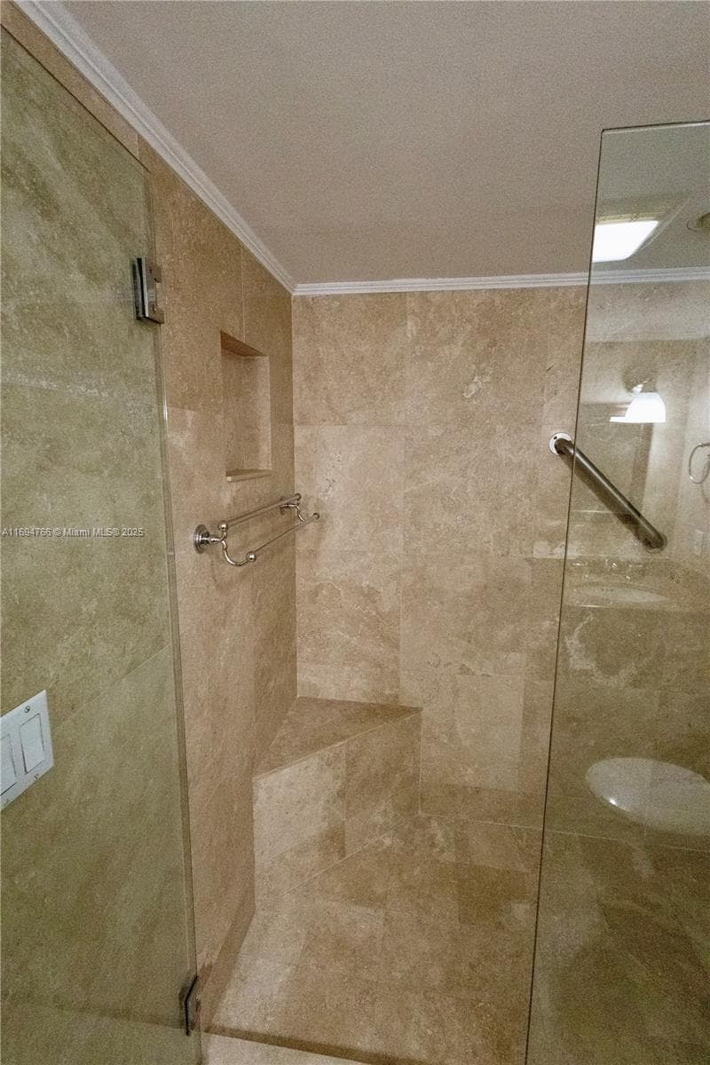 2555 Collins Ave 308 photo 11