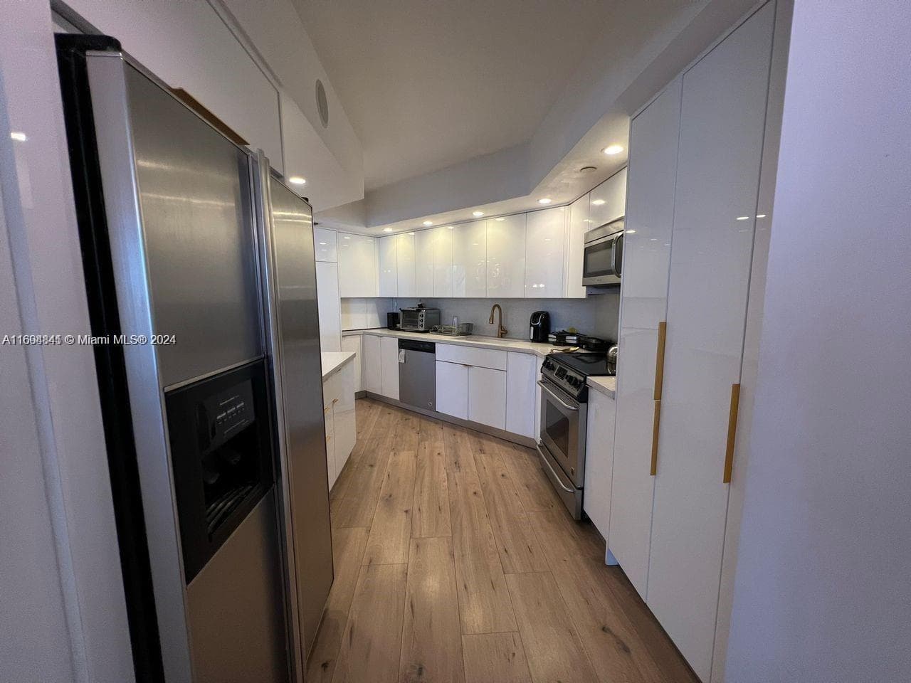 3000 Island Blvd 1201 photo 13