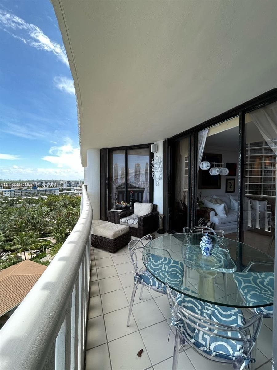 3000 Island Blvd 1201 photo 24
