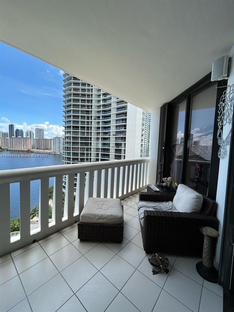 3000 Island Blvd 1201 photo 25
