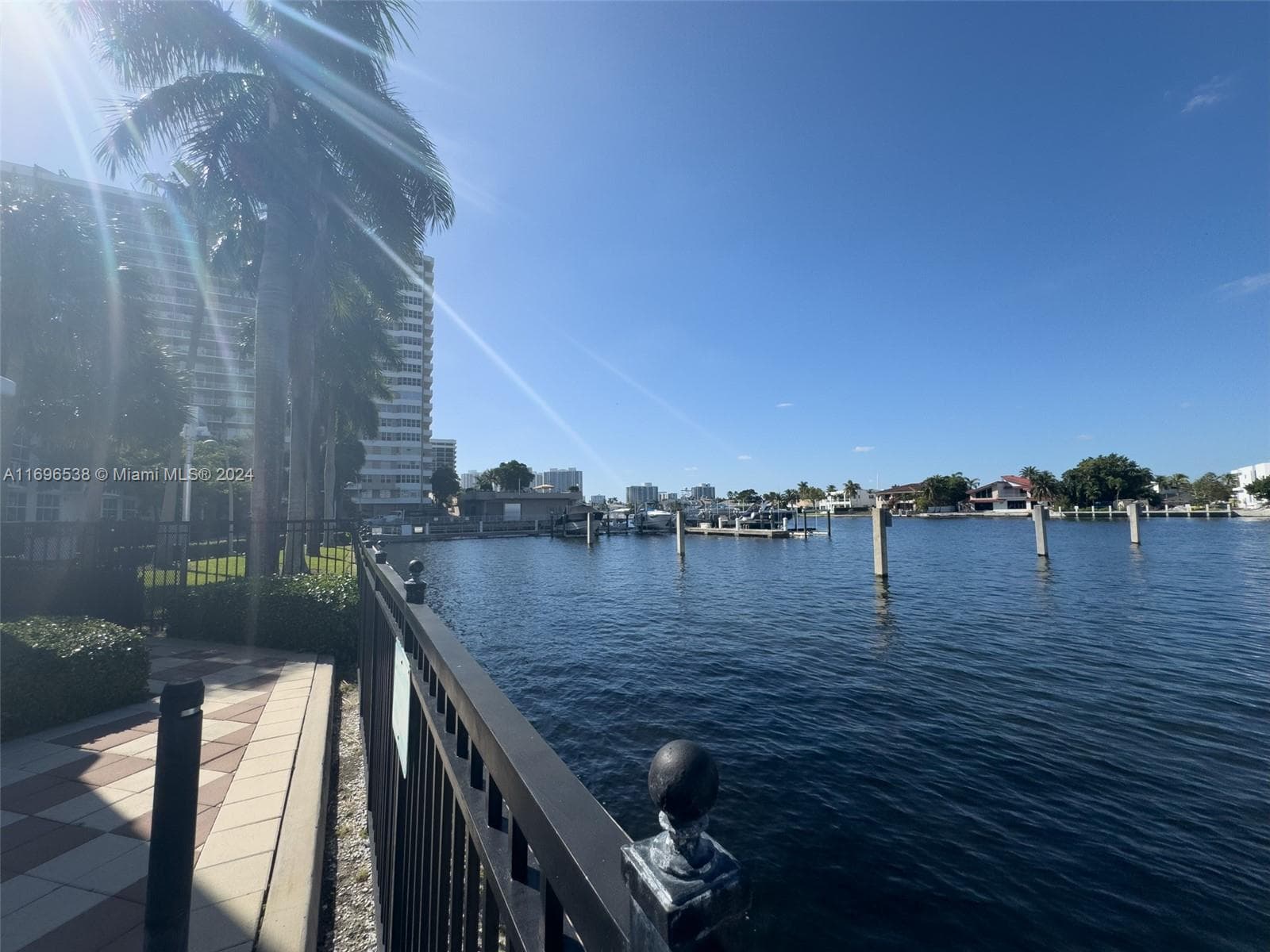 1945 S Ocean Dr M5 photo 1