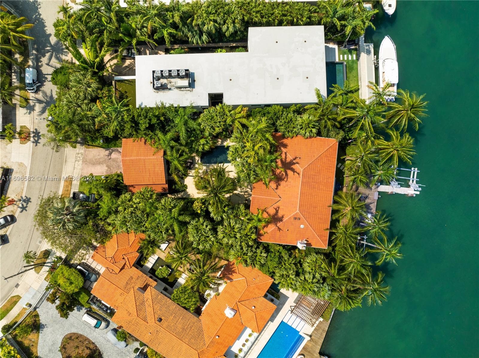 814 W Dilido Dr photo 6