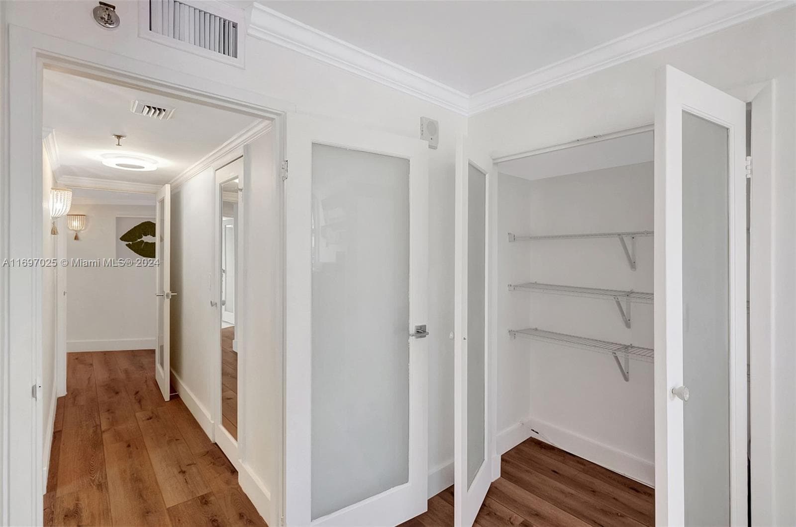 2401 Collins Ave 1902 photo 13