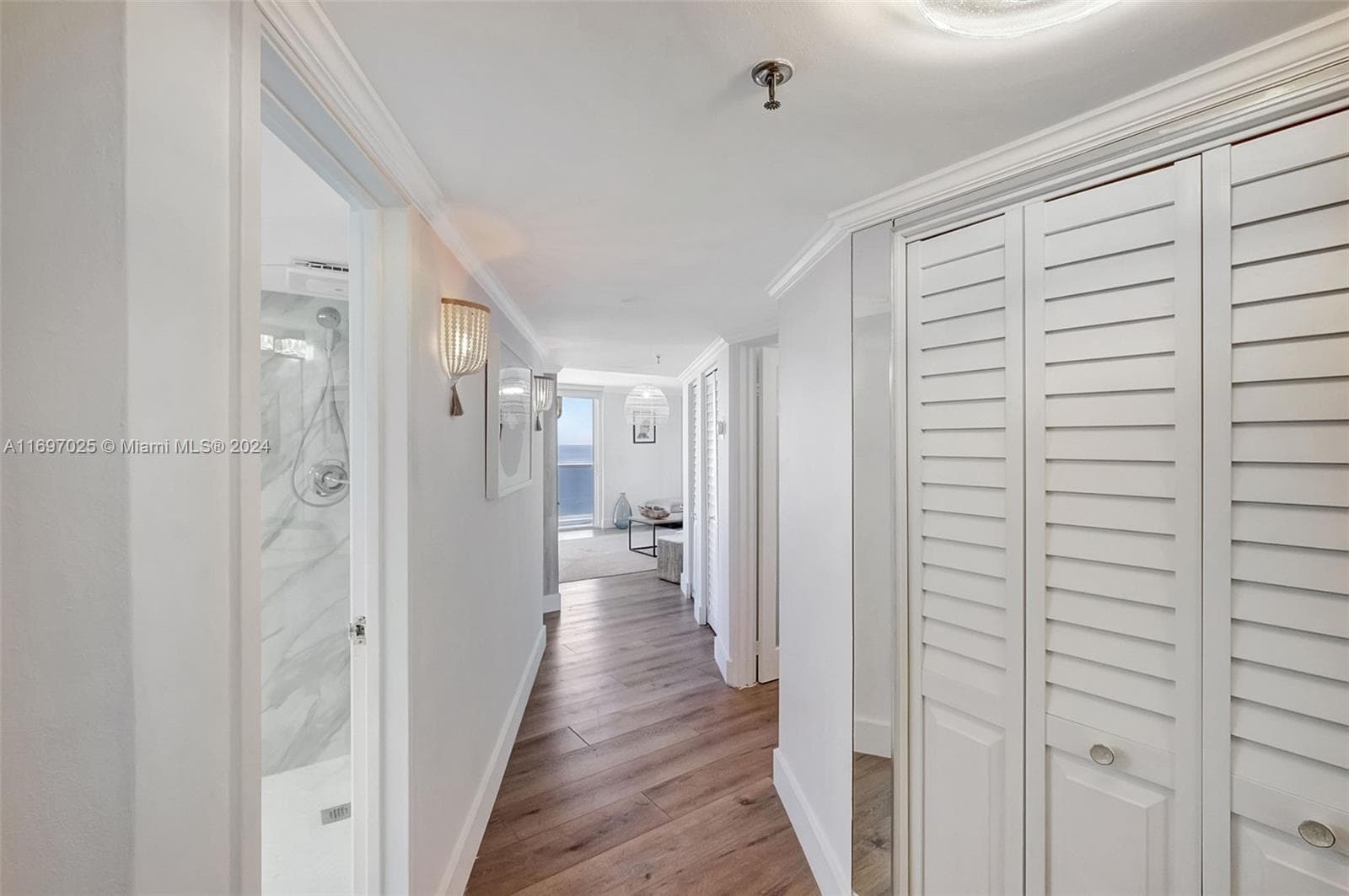 2401 Collins Ave 1902 photo 17
