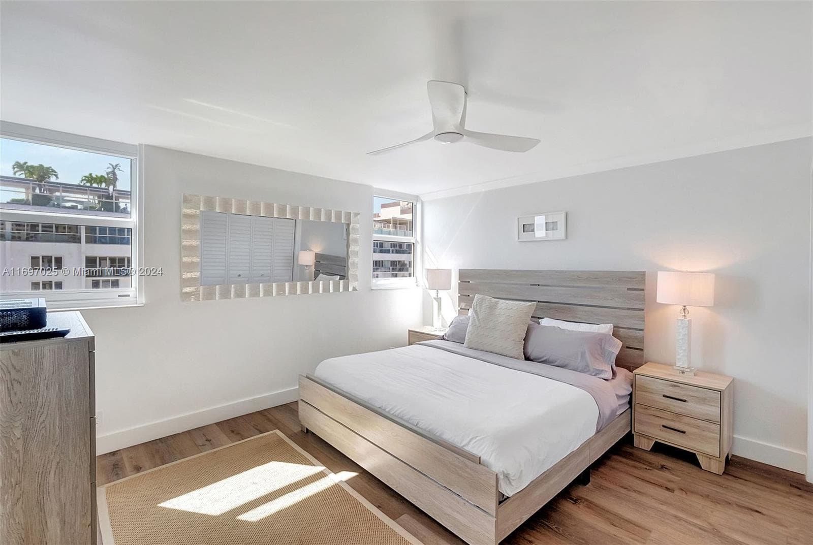 2401 Collins Ave 1902 photo 12