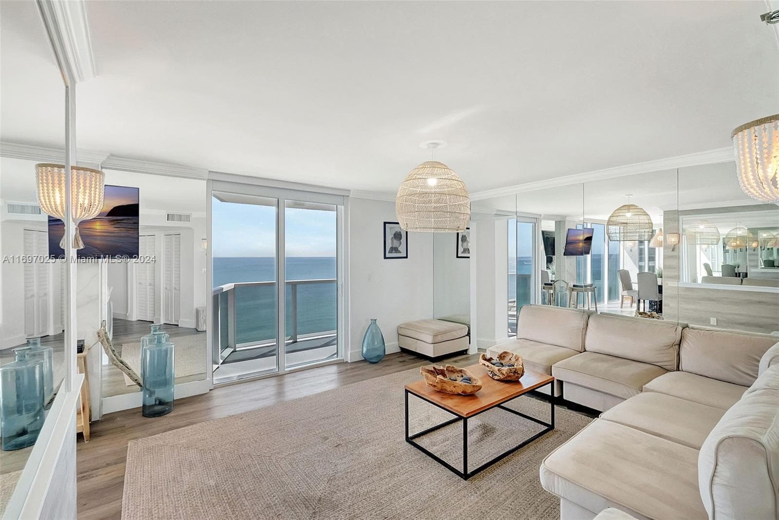 2401 Collins Ave 1902 photo 1