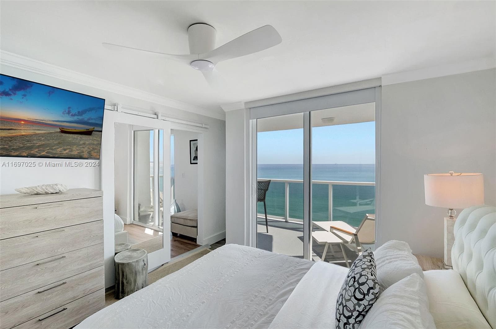 2401 Collins Ave 1902 photo 9