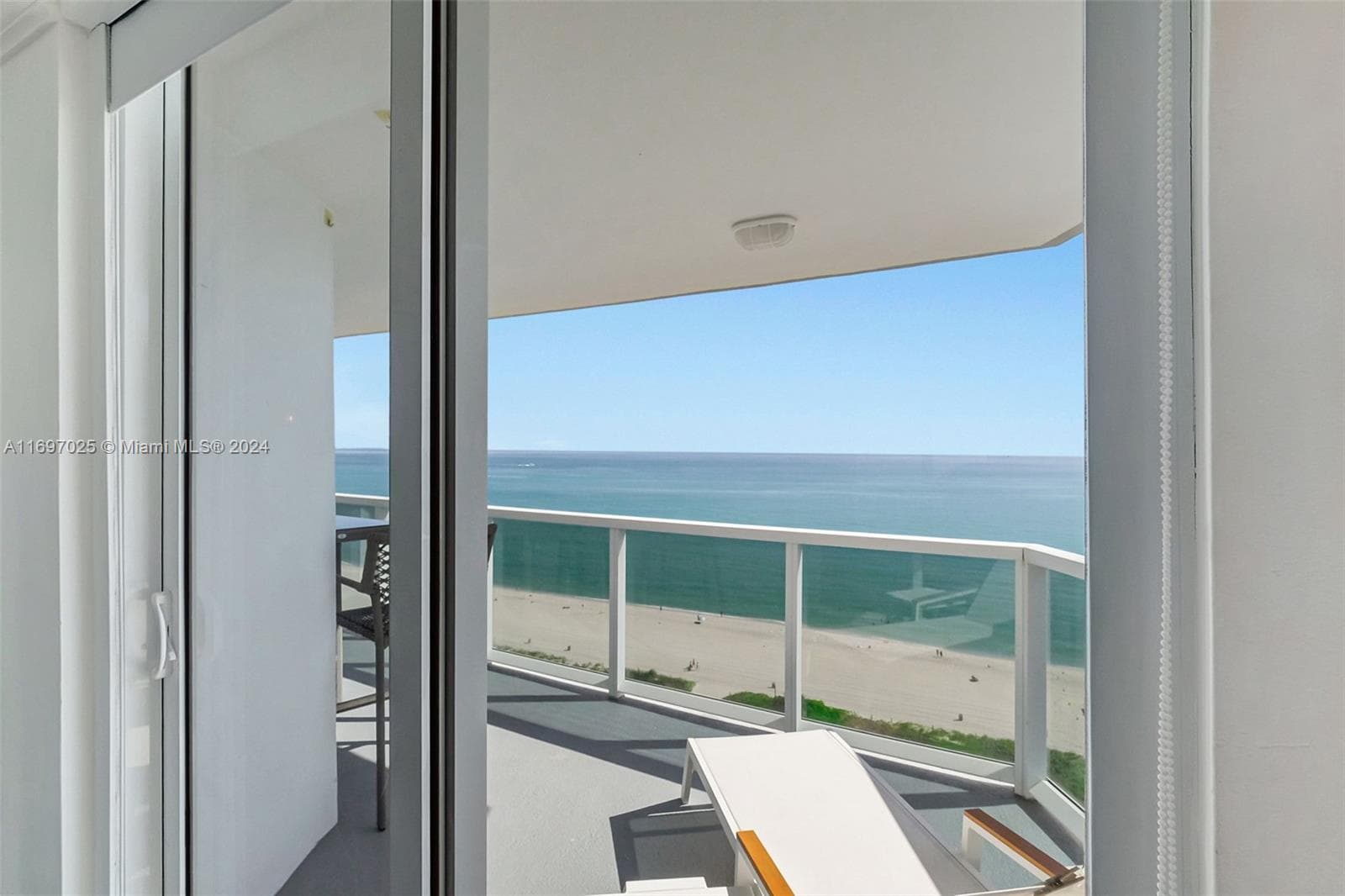 2401 Collins Ave 1902 photo 10