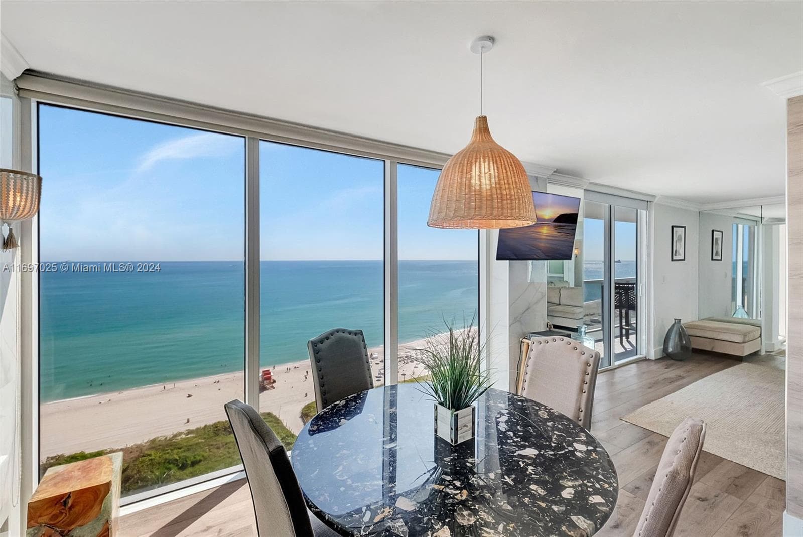 2401 Collins Ave 1902 photo 4