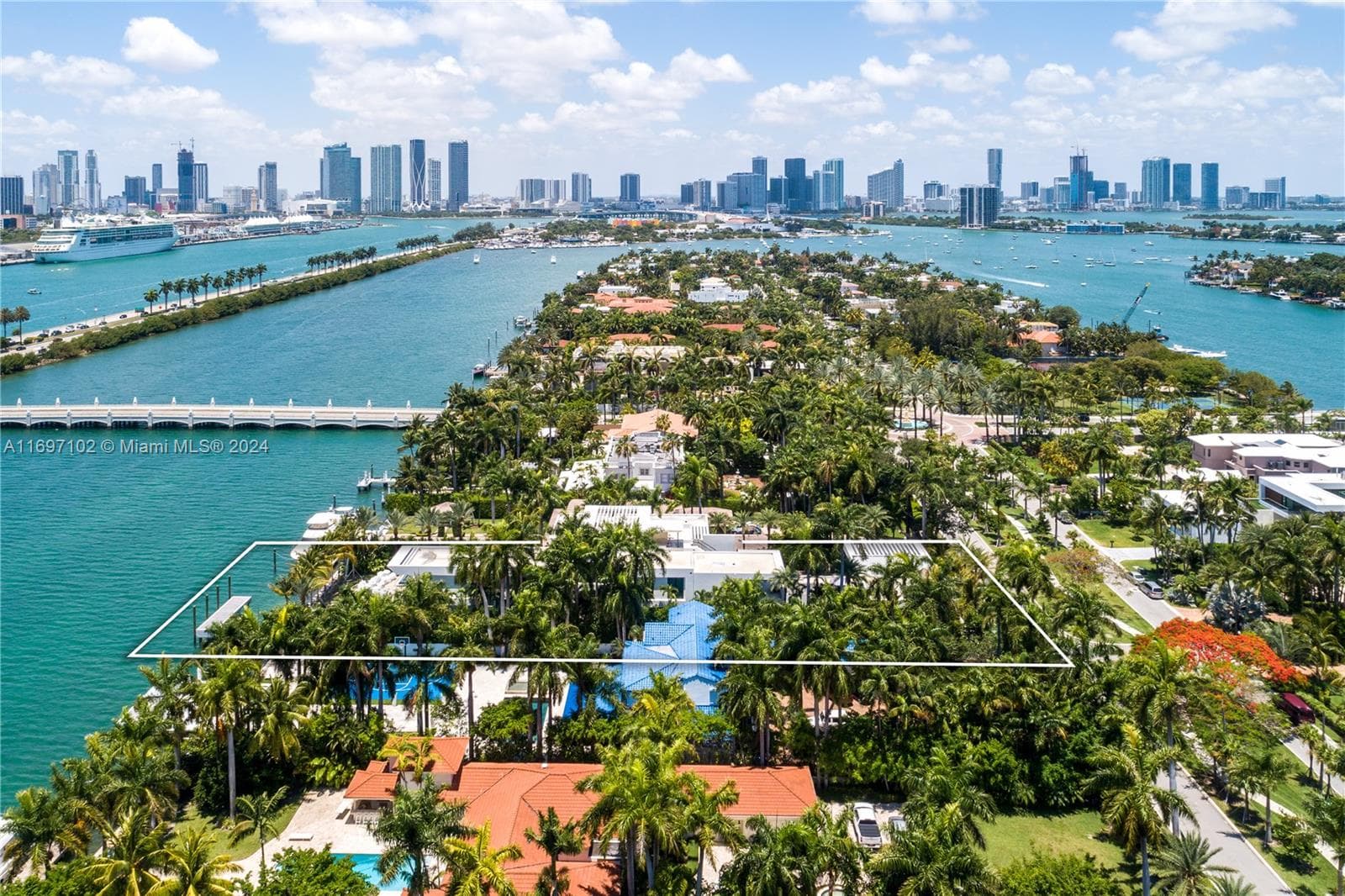 130 Palm Ave photo 5