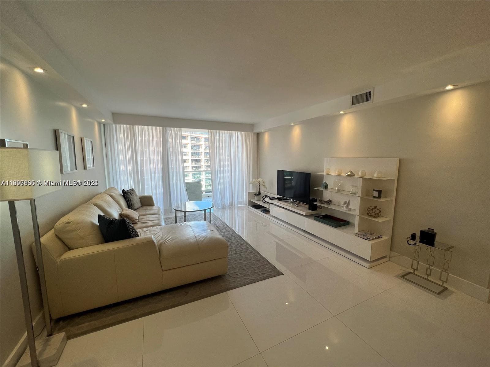5161 COLLINS AVE 1403 photo 11