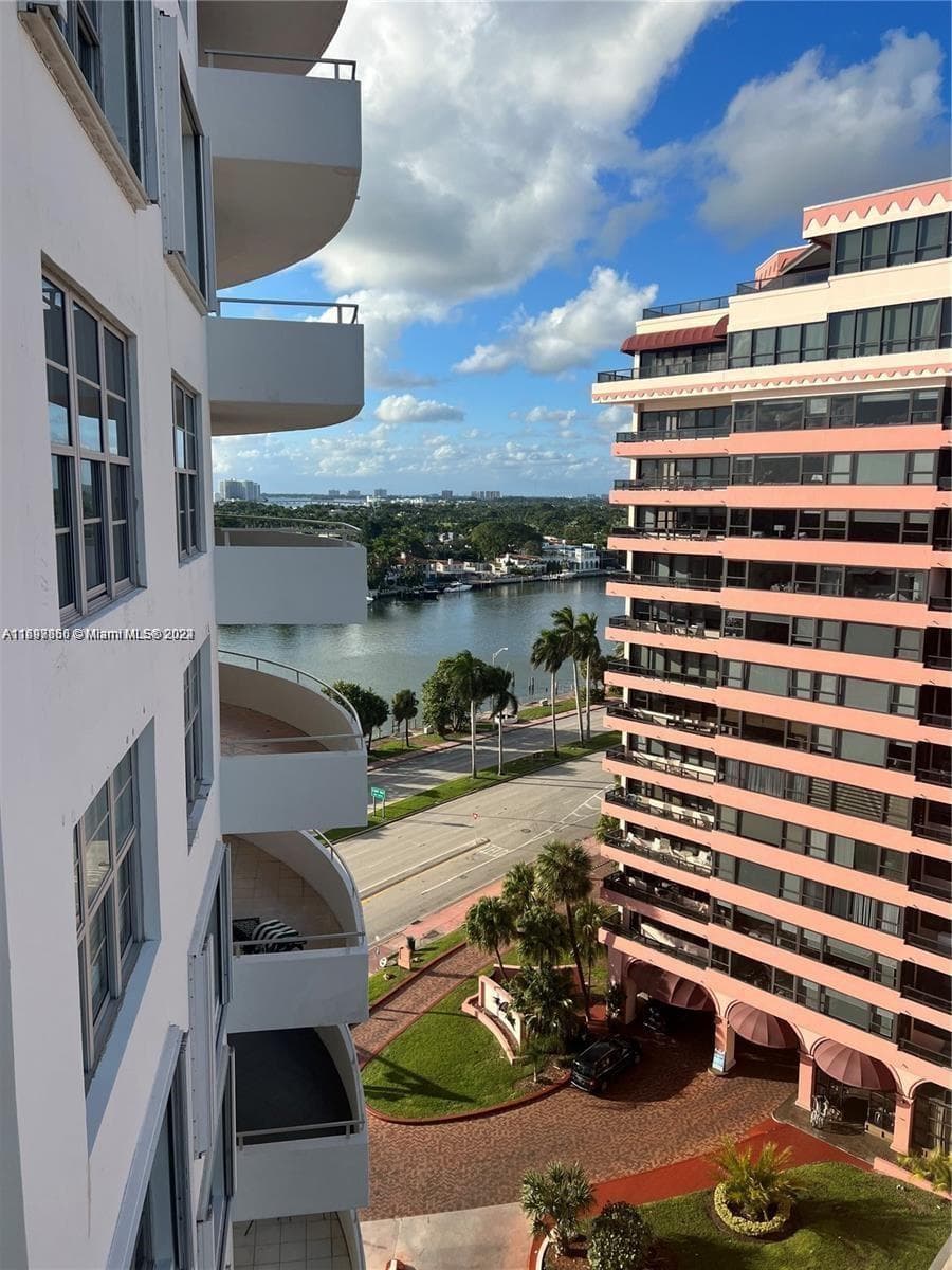 5161 COLLINS AVE 1403 photo 4