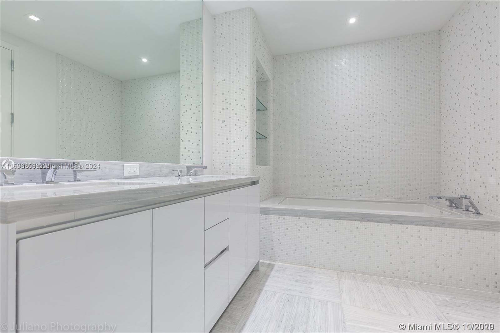 16901 Collins Ave 1402 photo 16