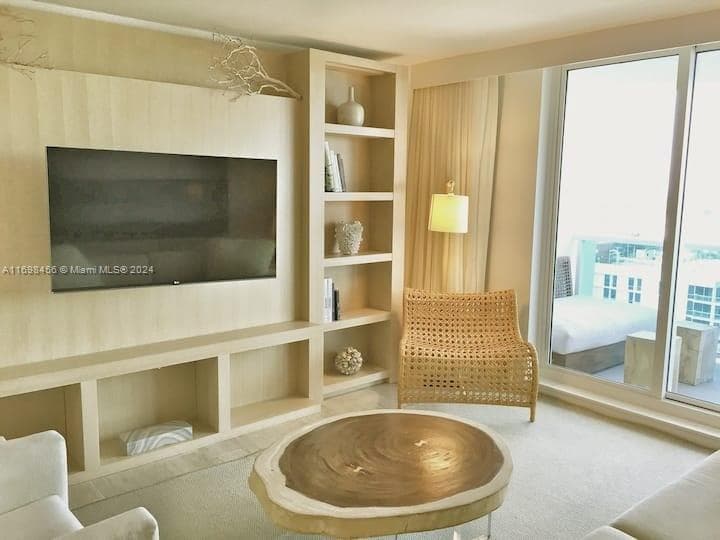 102 24th St 1421 photo 17