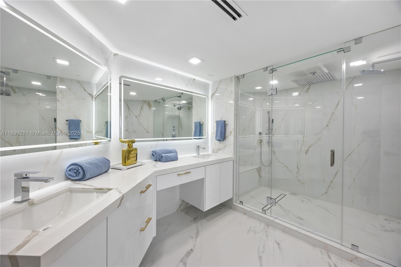 16445 Collins Ave 1126 photo 15