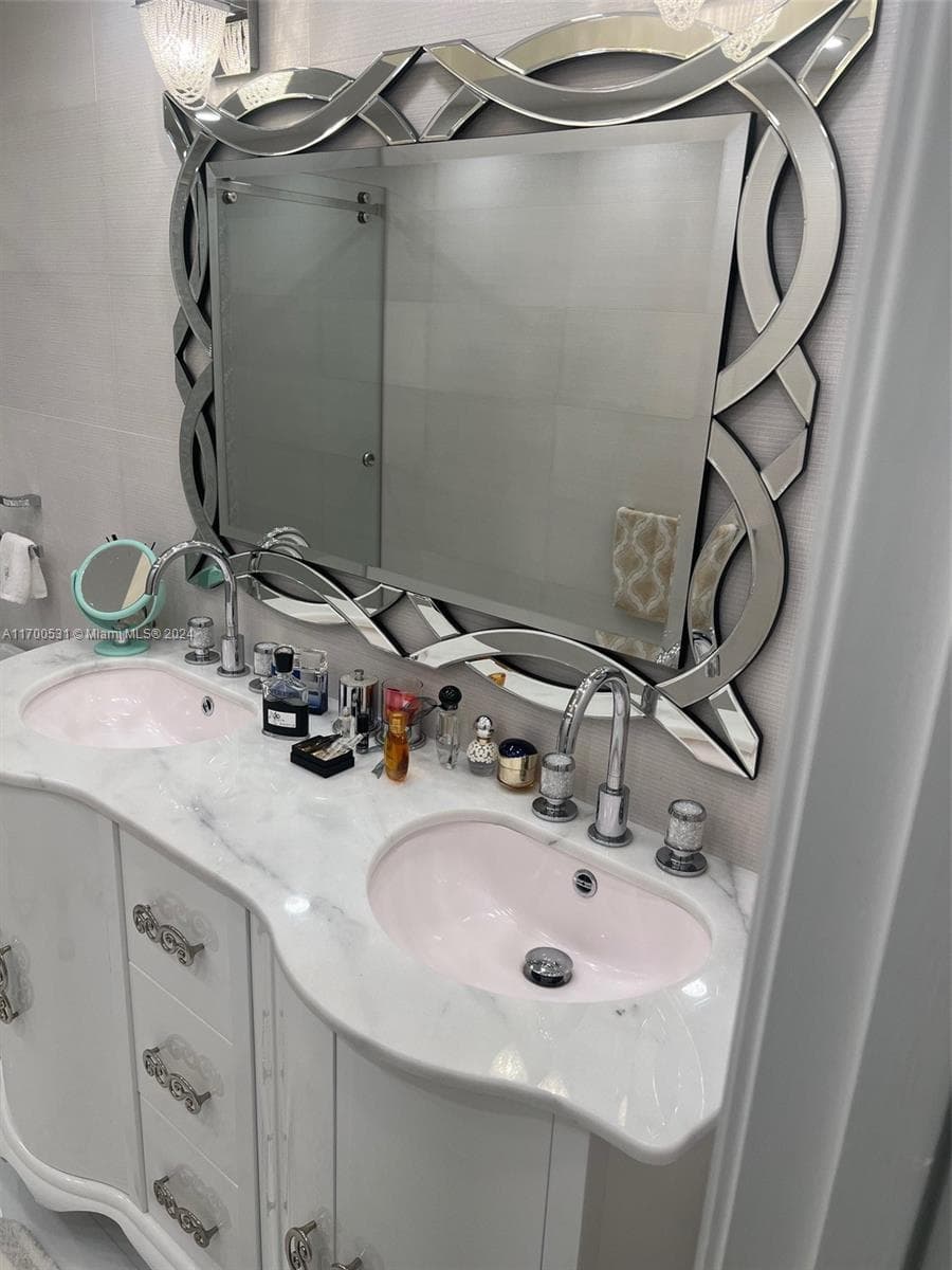 9801 W Collins Ave 5O/complete renovated photo 16