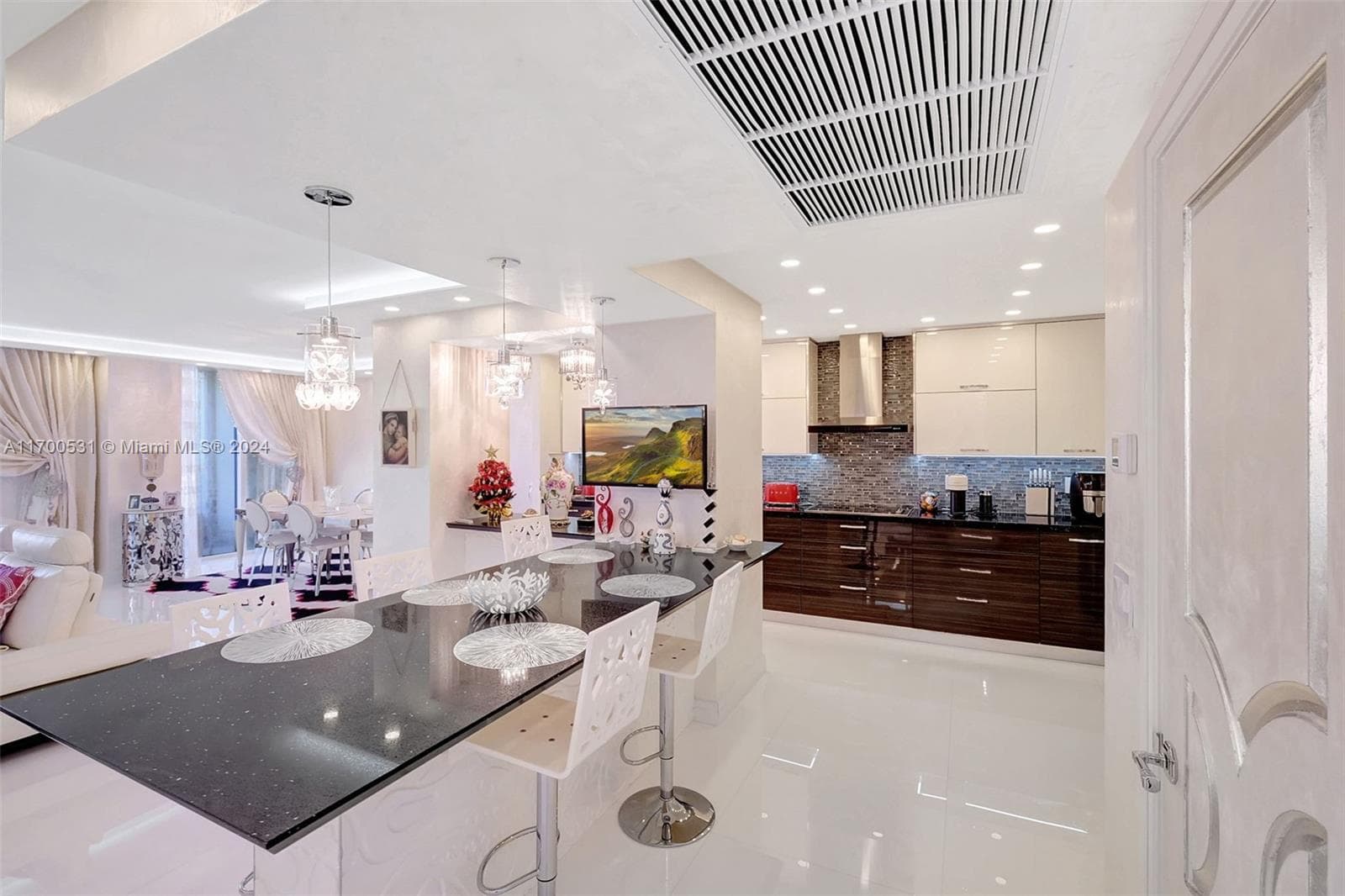 9801 W Collins Ave 5O/complete renovated photo 11