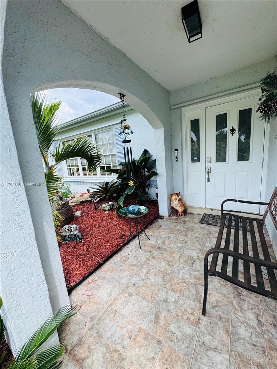 509 NE Solida Cir photo 3