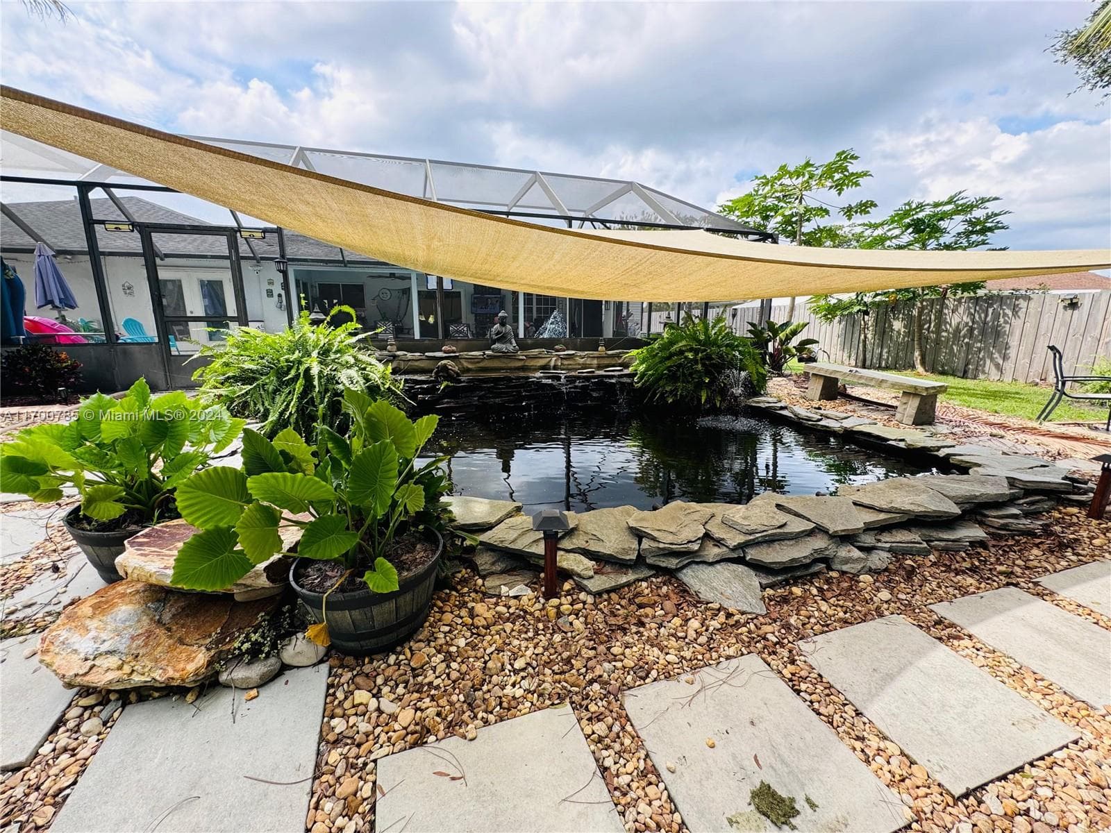 509 NE Solida Cir photo 19