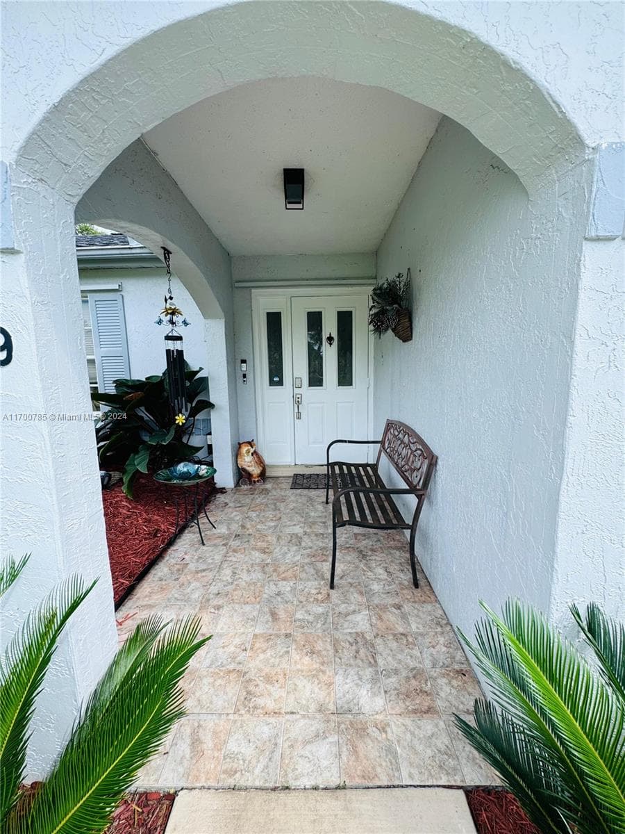 509 NE Solida Cir photo 4