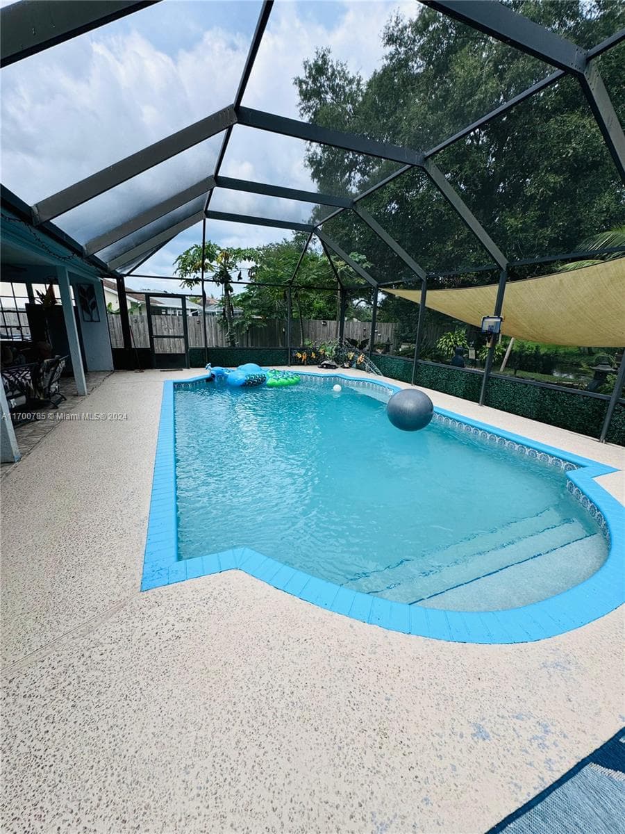 509 NE Solida Cir photo 8