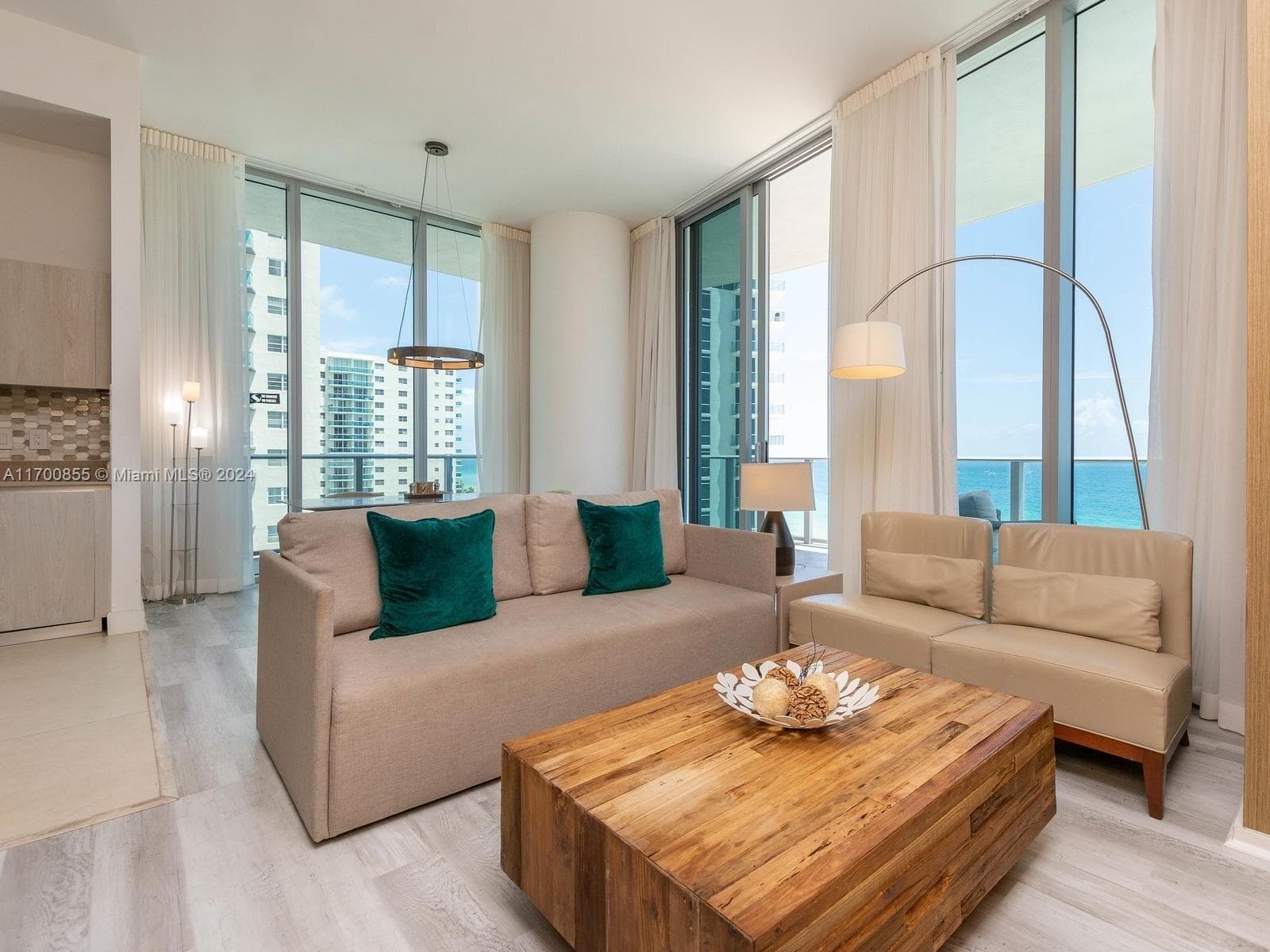 4111 S Ocean Dr 601 photo 2