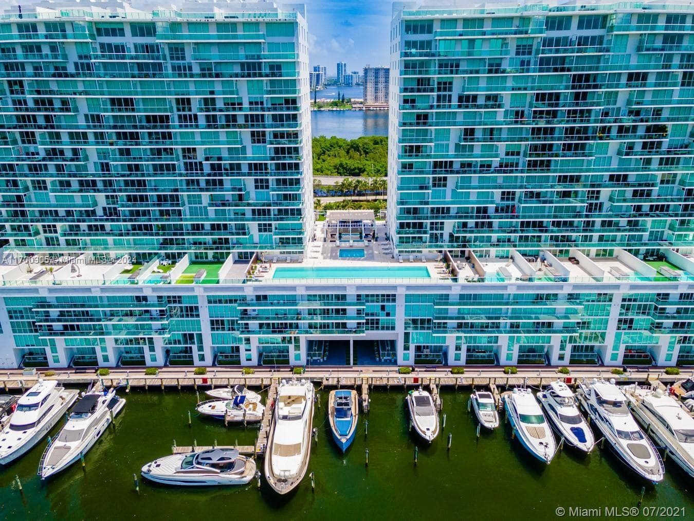 400 Sunny Isles Blvd UL-7 photo 2