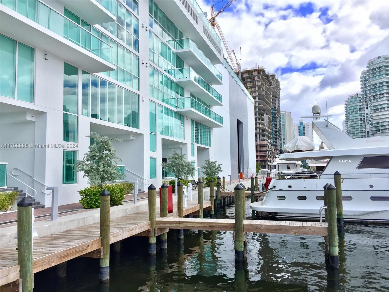400 Sunny Isles Blvd UL-7 photo 7