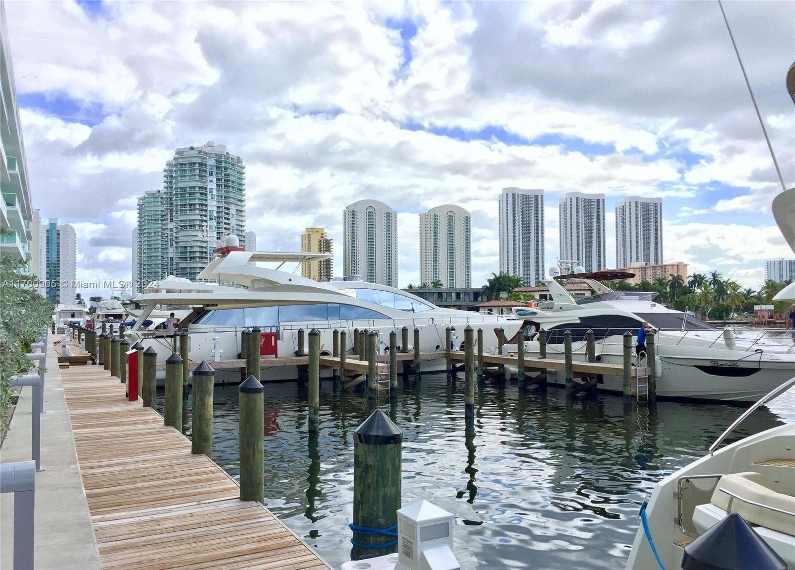 400 Sunny Isles Blvd UL-7 photo 9