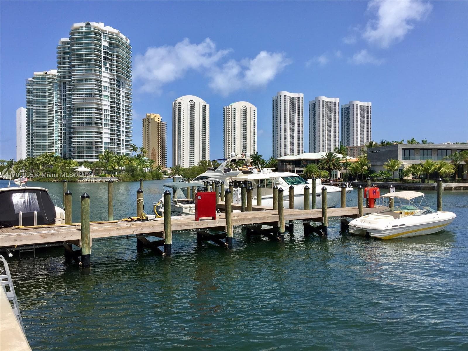 400 Sunny Isles Blvd UL-7 photo 10