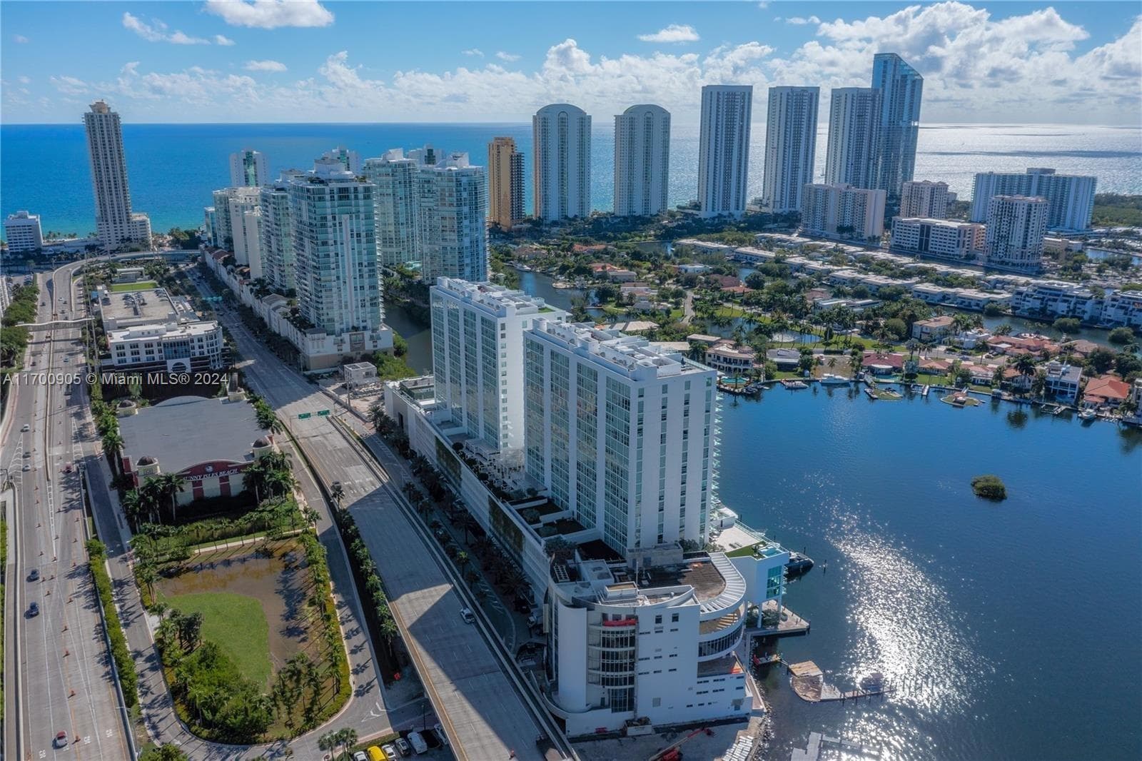 400 Sunny Isles Blvd UL-7 photo 11