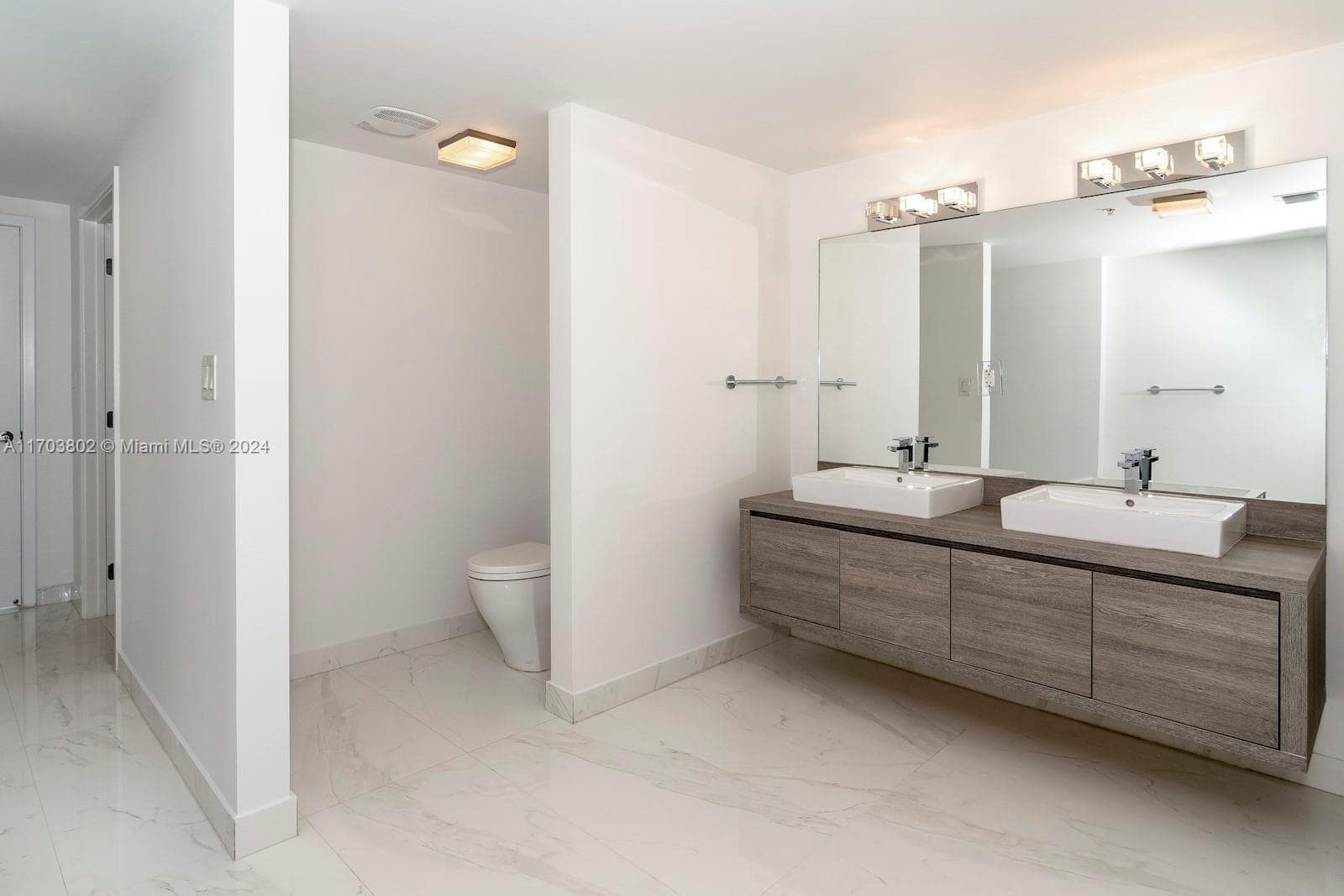 400 Sunny Isles Blvd 919 photo 23